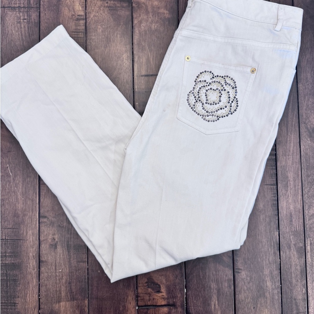 St. John Jeans Jeweled Flower White Jeans Straight Leg